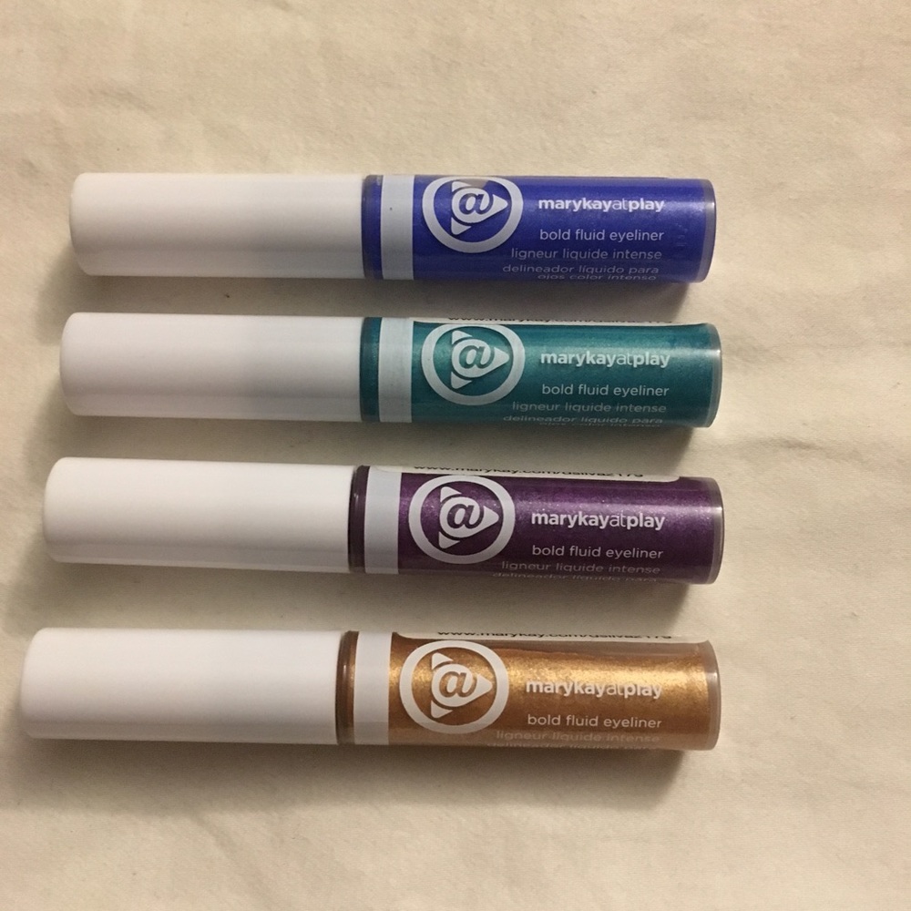 Mary Kay @ Play Bold Fluid Eyeliners